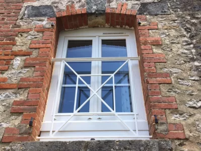 Fenêtre PVC + garde corps acier peinture époxy blanc 41120 FOUGERES SUR BIEVRE